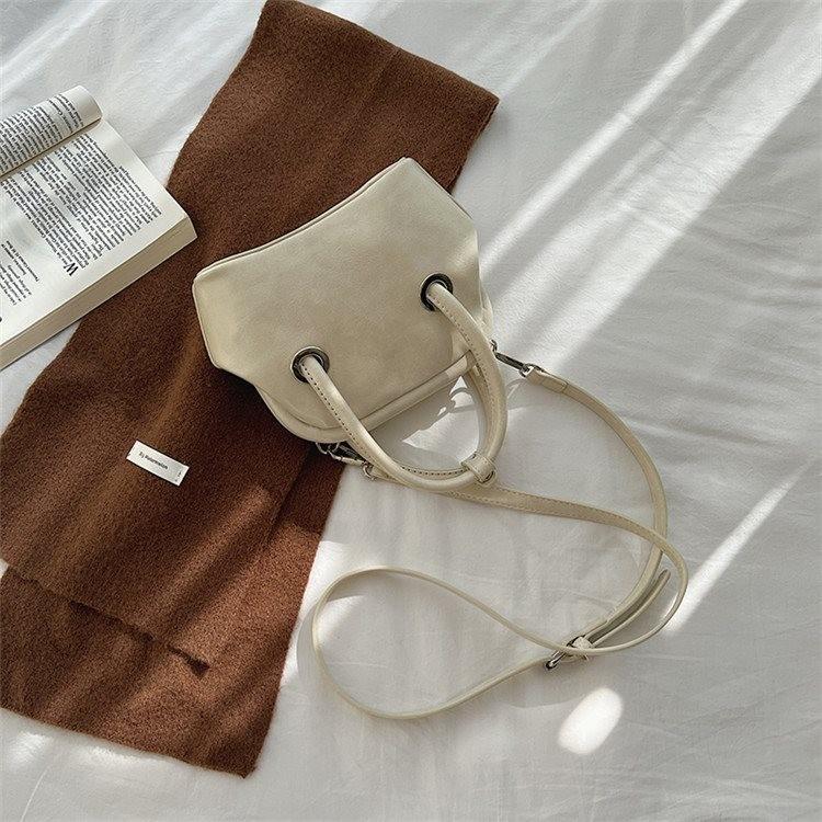 Chic White Pu Shell Bag With Retro Design And Versatile Double Straps For Daily Use