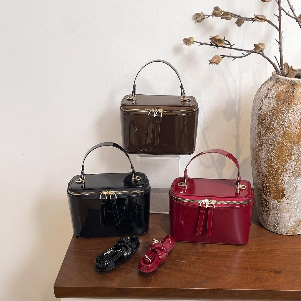 Glossy Patent Leather Small Square Bag, Versatile Letter Single Shoulder Messenger Bag, Niche Fashion and High-end Box Bag.