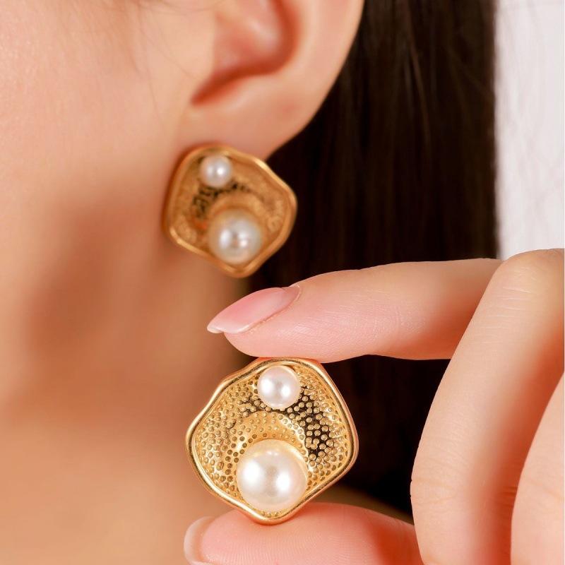 Niche fashion irregular simple rhombus pearl stud earrings temperament versatile design earrings personalized earrings