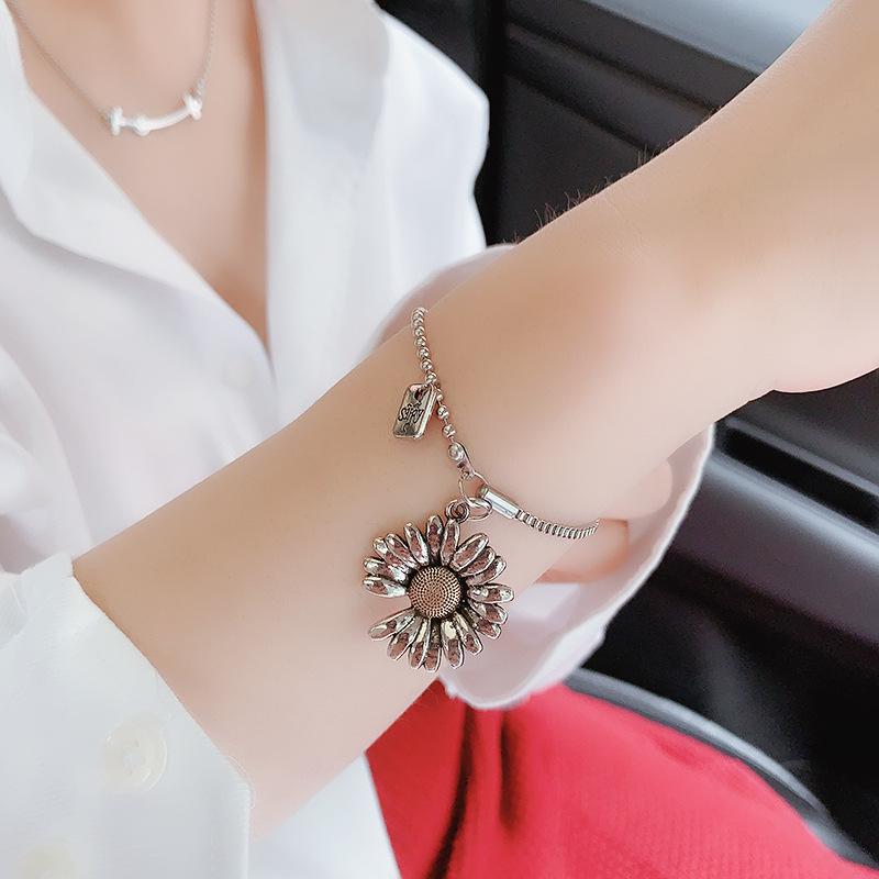 Small daisy necklace pendant Korean sun flower clavicle chain simple female  pendant jewelry