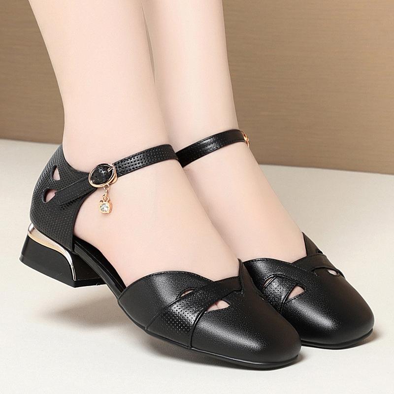 

Всесезонные дышащие удобные туфли из натуральной кожи с вырезами Весна Лето 2025 Туфли на плоском квадратном каблуке Черные для офиса, для мамы 43 чёрный