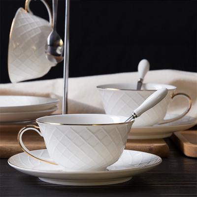 Piatto creativo semplice per tazza di caffè bianco Set di due pezzi di tazza di ceramica, tazza di acqua, tè pomeridiano, tazza di latte