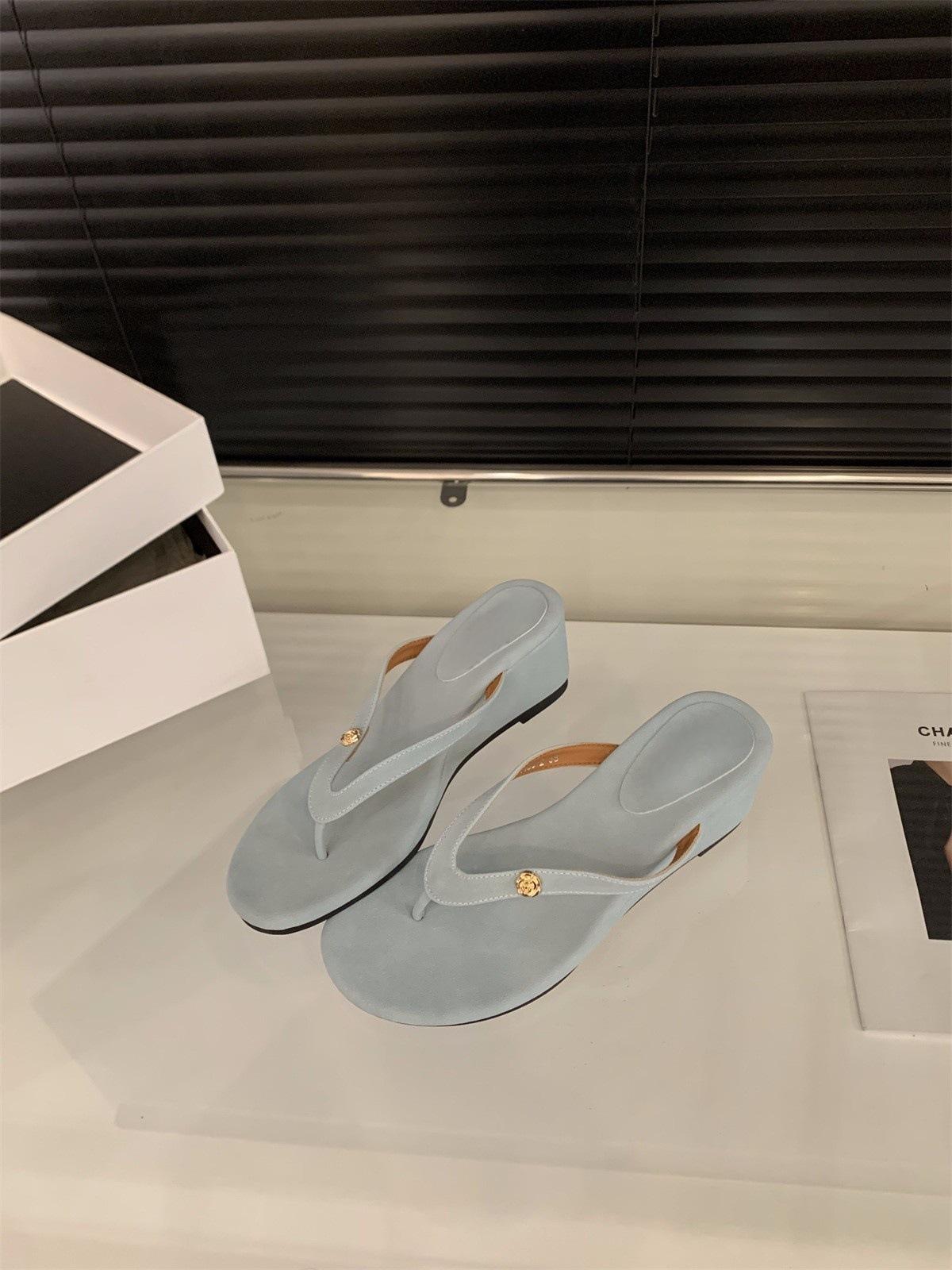 

Туфли на танкетке, на высоком каблуке, из замши, с маленьким ароматом, с закрытым носком, шлепанцы, женская обувь, для носки летом 2025 года, французские сандалии 40 синий