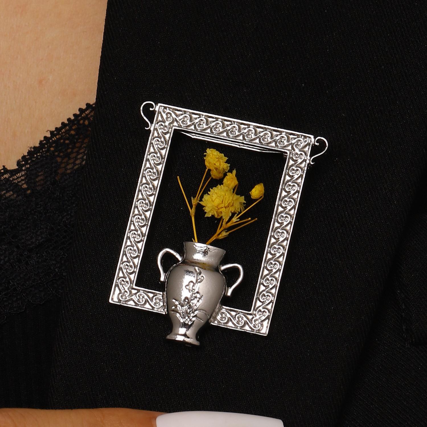 New Retro Engraved Vase Photo Frame Pendant for Flower Decoration Necklace Brooch Set for Women Creative Artistic Jewelry Gifts