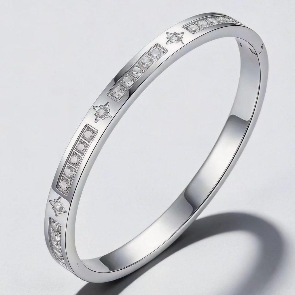 Elegante Bracciale in Acciaio Titanio Placcato Oro per Donna - Raffinato Design Europeo e Americano