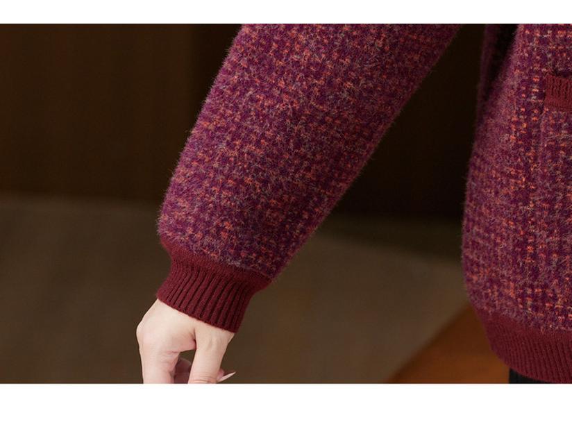 Grandma's Autumn Knitwear: Plus-Size Velvet Thick Cardigan for 70-80 Year Olds - Perfect for Fall & Winter.