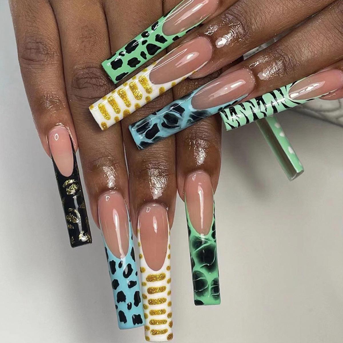 

Exclusive French Glitter Plaid Water Pipe Nail Tips