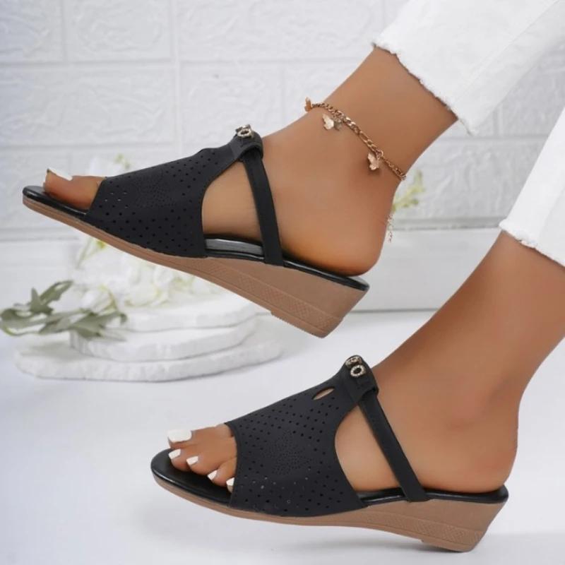 2024 Gorąca Wyprzedaż Damskie Buty Duży Rozmiar Damskie Kapcie Moda Kryształowe Casualowe Kapcie Kobiety Wysoka Jakość Odkryte Palce Płaskie Kapcie