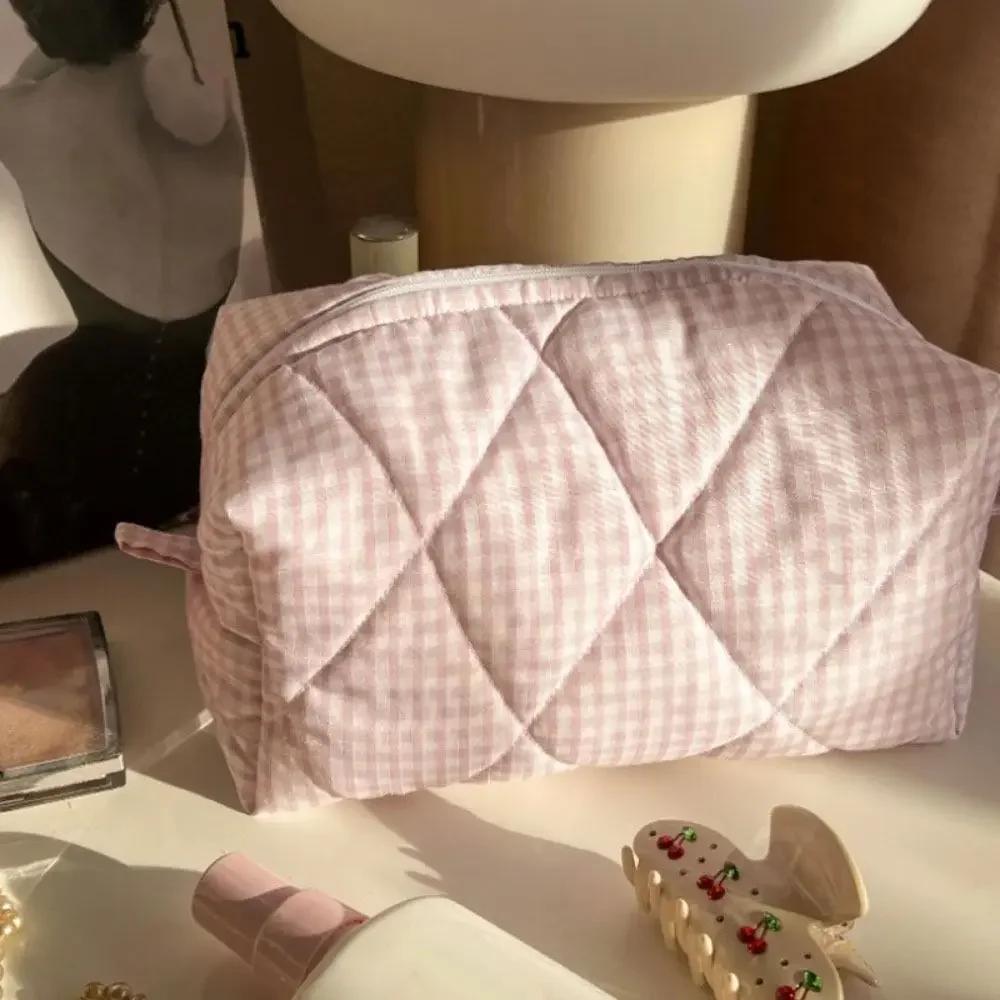 Cotton Quilted Makeup Bag Portable Checkered with Zipper Wash Bag Large Capacity Skincare Pouch Travel