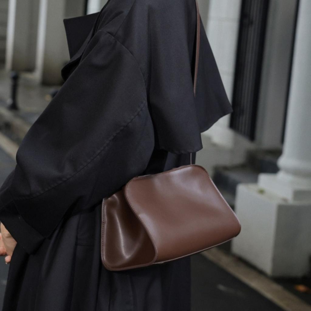 High-end Real Leather Women's Bag With Stylish Underarm Design New Style Stitching Cowhide Handbag Minimalist Fashion Bag Tote Bag Shoulder Bag