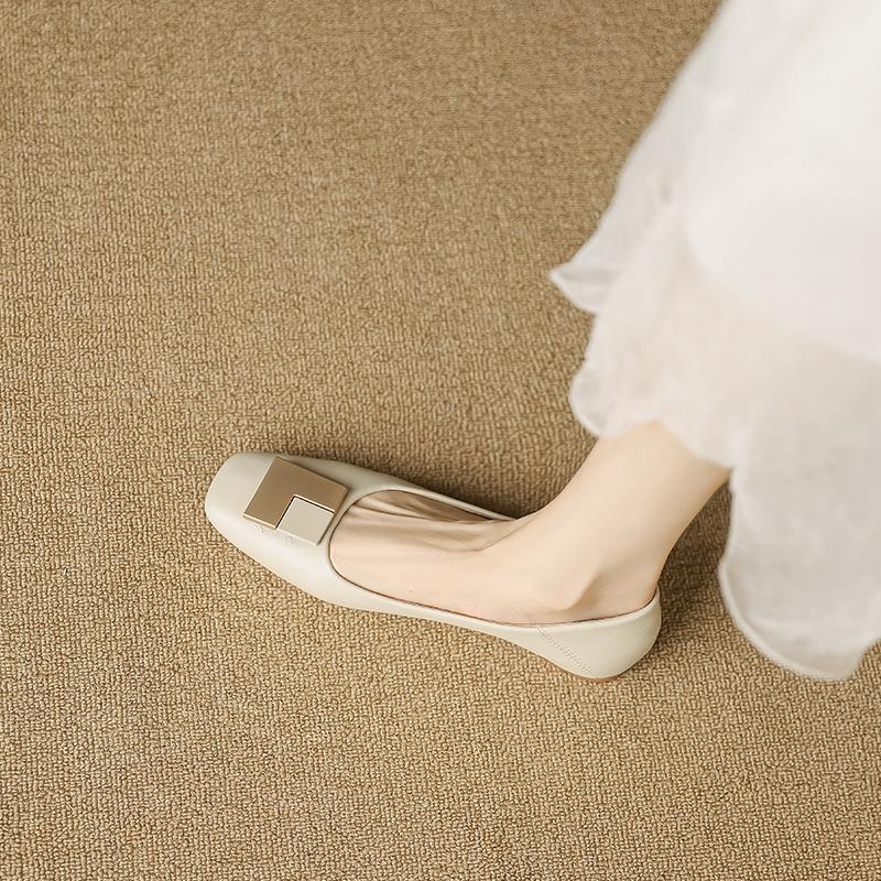 

Lan Cabinet туфли бабушки женские 2025 весна и осень новые с мелким вырезом универсальные на плоской подошве одинарные туфли мягкая кожа квадратный носок один педаль женские 40