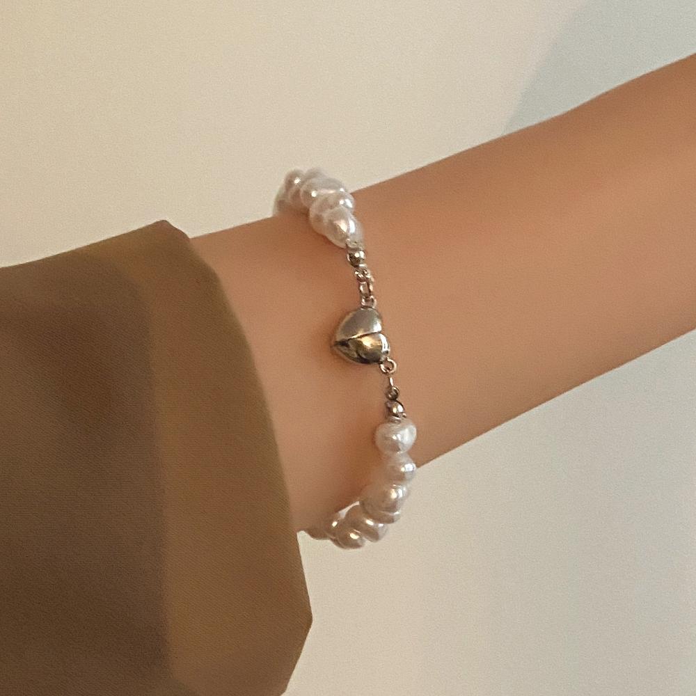 2022 New Fashion Lady Elegant Love Pendant Bracelet Light Luxury Lovely Girl Luxury Jewelry Gift Sleek Bracelet