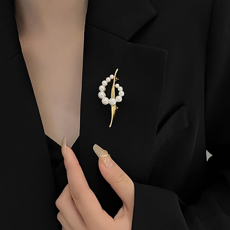 New French Brooch for Women with High-end and Elegant Style, Trendy and Exquisite Suit Pin Accessory