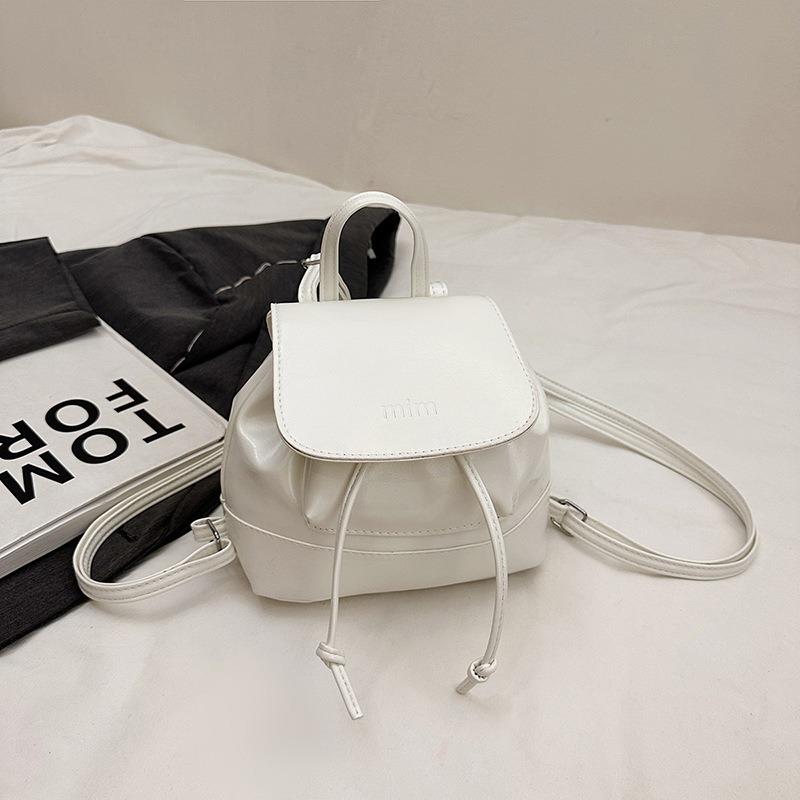 Simple and versatile niche design women's backpack new popular casual small backpack fashion travel small schoolbag