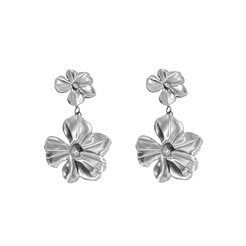 

Trendy Retro Gold Drop Earrings with Floral Splice - Stylish Gift for Her