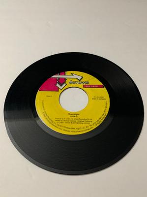 7-Zoll Schallplatte LUKIE D - One Night KEINE Arrows Records 2002 Jamaika Reggae, Ska & Dub Gebraucht