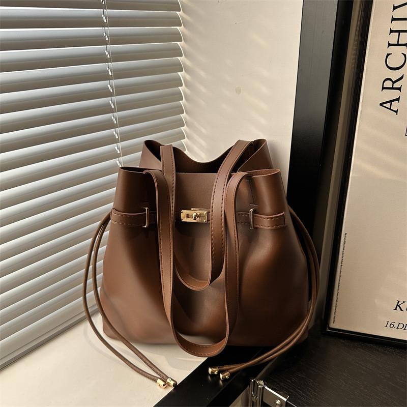 Pu Street Style Water Bucket Bag With Shoulder Strap And Inner Phone Pocket For Work
