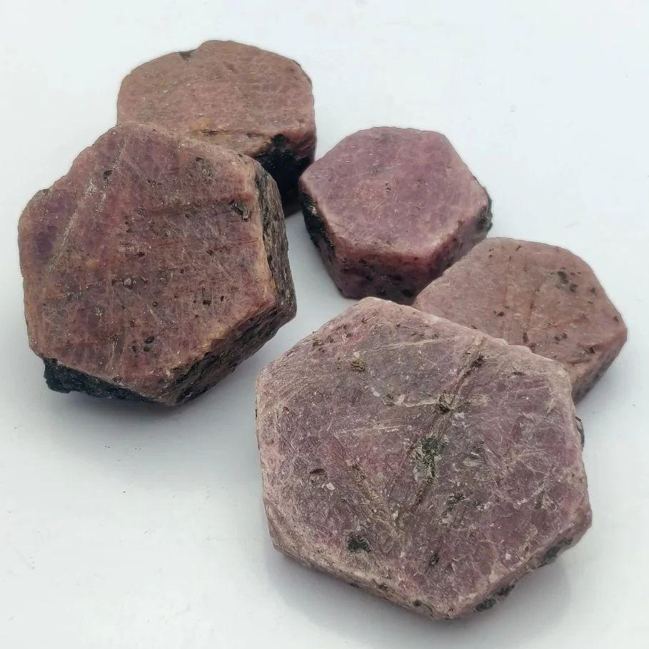 Natural High Quality Ruby Red Corundum Hexagonal Raw Stone Gemstone Carvings Healing Rough Crystal Specimen for Meditation Decor