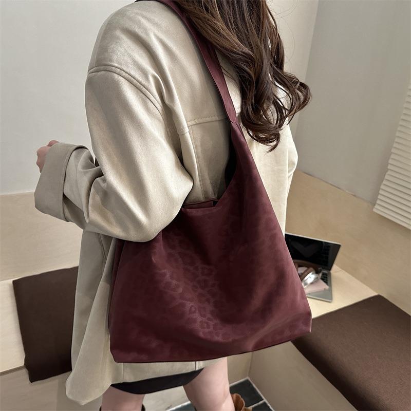 Retro leopard print bag women's winter new fashionable largecapacity shoulder underarm bag casual tote bag