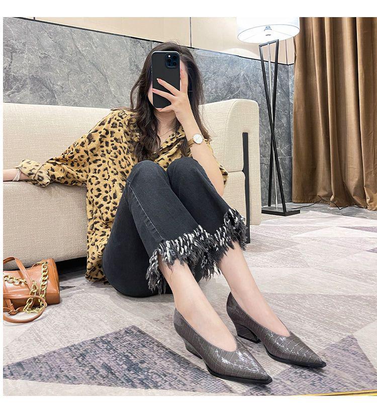 2025 Retro V-Ausschnitt Rutschfeste Klobiger Absatz Spitzschuh Mittelhoher Absatz Damenschuhe