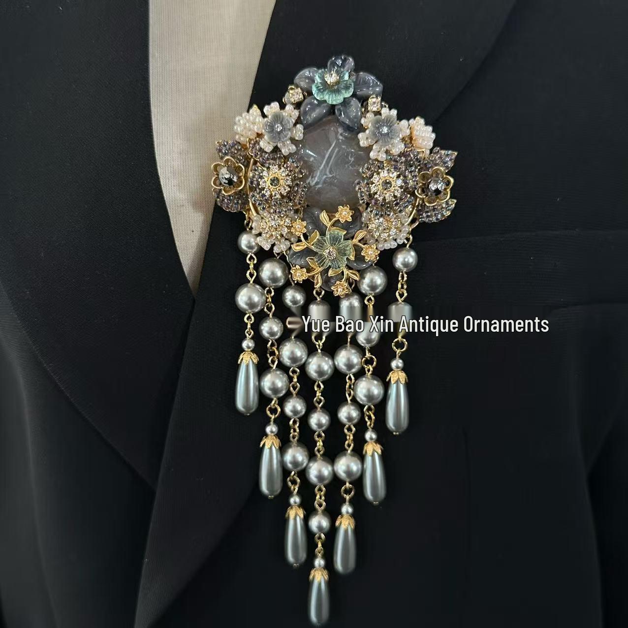 

Vintage Retro High-End Gray Fringe Brooch - Exaggerated Style for Women