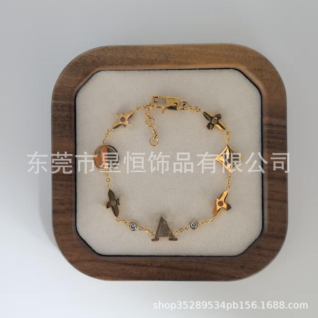 Armband Kleeblatt aus Edelstahl, Unisex, Trendy und Luxuriös, Kleines Quadrat-Design