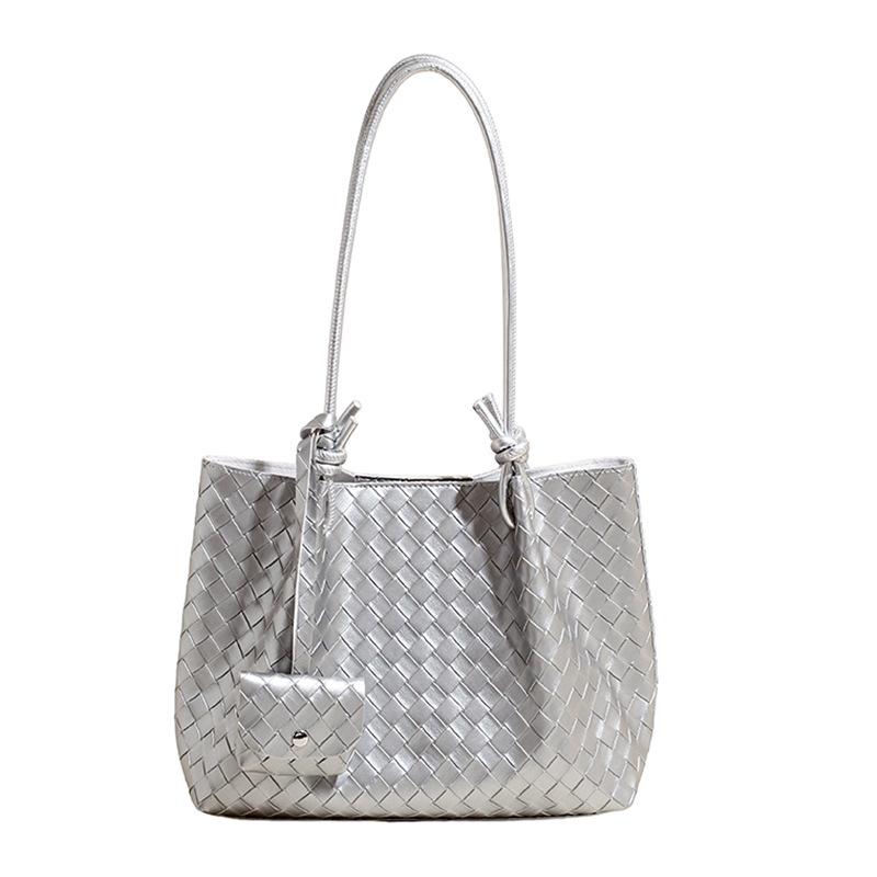 Simple casual woven tote bucket bag women's 2026 spring new pleated fashion niche shoulder armpit bag