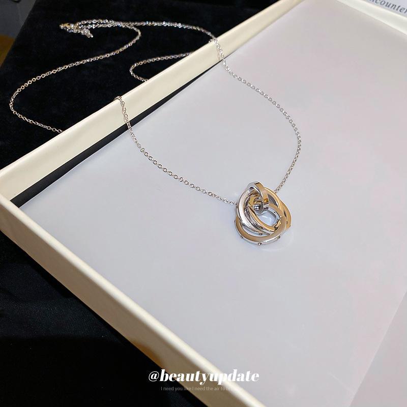 Zircon Interlocking Pendant Necklace - Unique Sweater Chain with Cool Style for Luxurious Fashion.