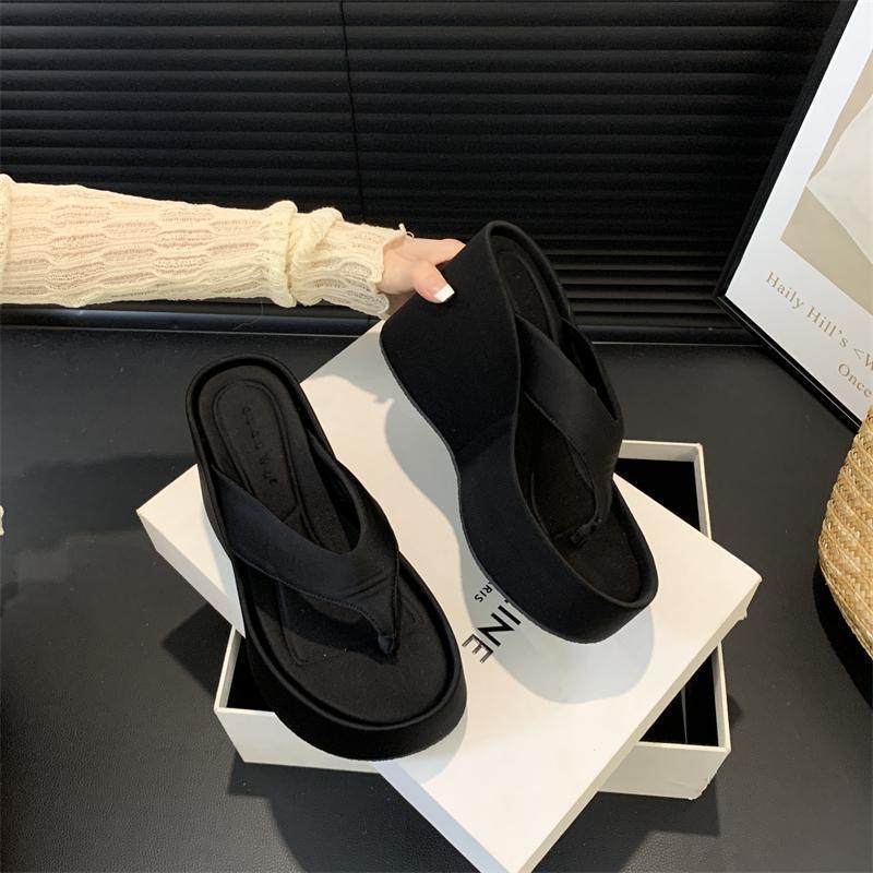 2025 nouvelles tongs à talons hauts à semelles épaisses pour femmes, mules à pinces d'été, version coréenne, mode, mules cool pour femmes