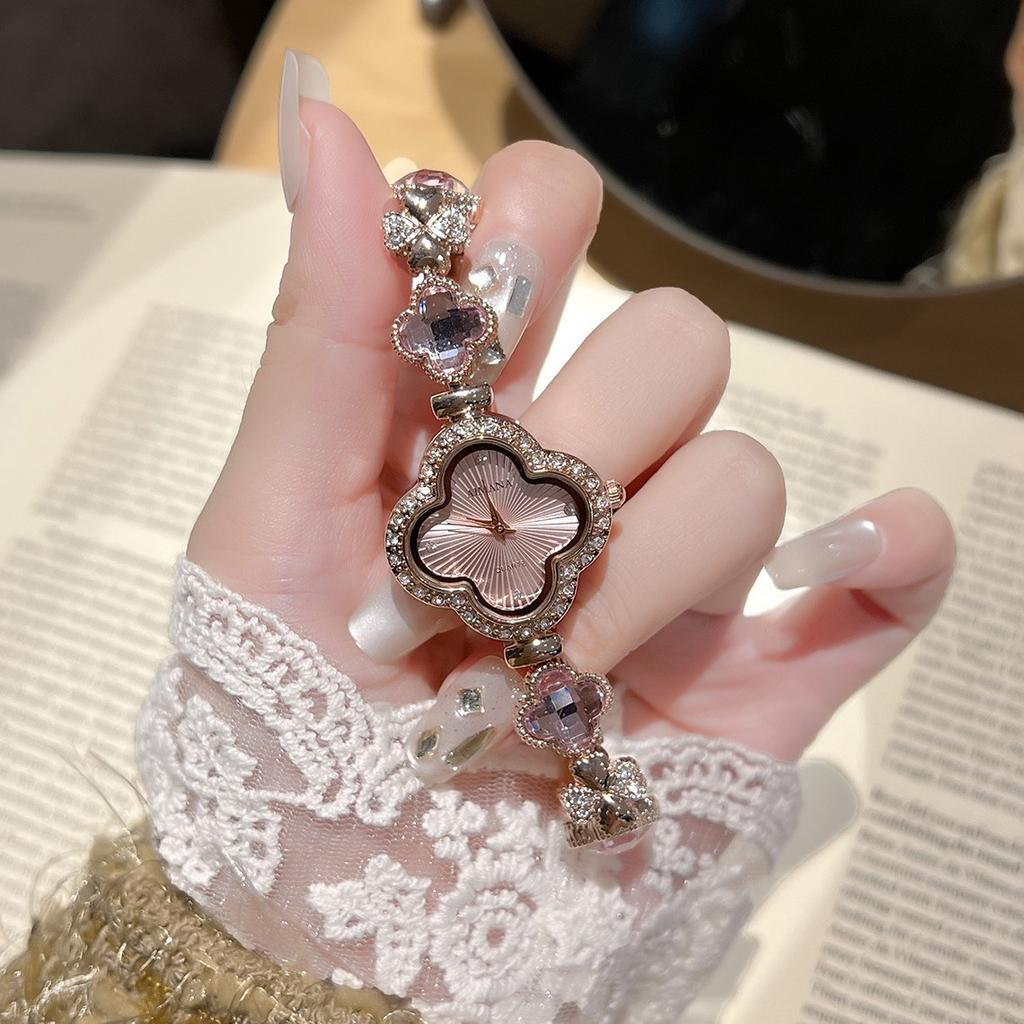 Vintage Clover Premium Bracelet Crystal Women's Waterproof Quartz Watch Watch