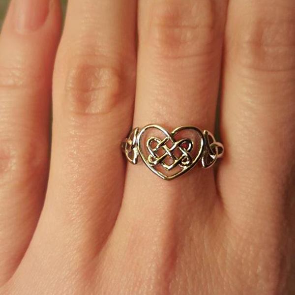 Classic Delicate Rings for Women Hollow Out Love Heart Celtic Knot White Gold Color Wedding Party Gifts Fashion Jewelry KAR397