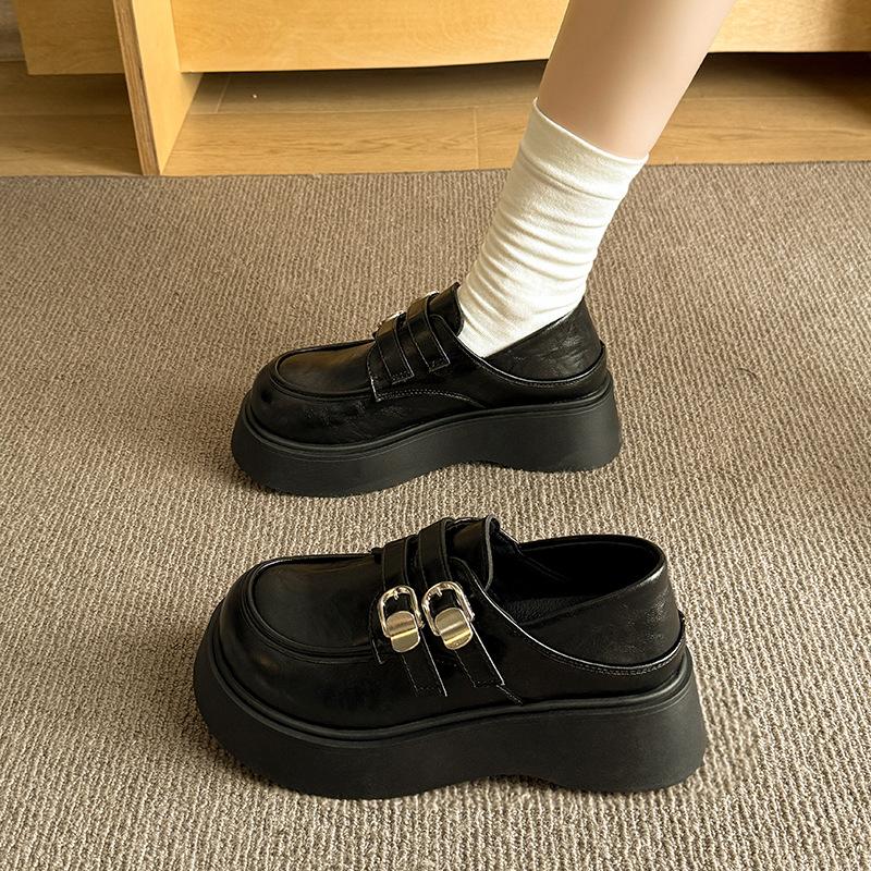 

Маленькие кожаные туфли на платформе в британском стиле женские 2025 весна новая обувь лоферы на одной педали ретро круглый носок японские jk одинарные туфли 40 чёрный