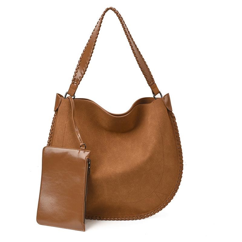 

Autumn Retro Large Capacity Shoulder Bag: Versatile Casual Bucket Style for Commute