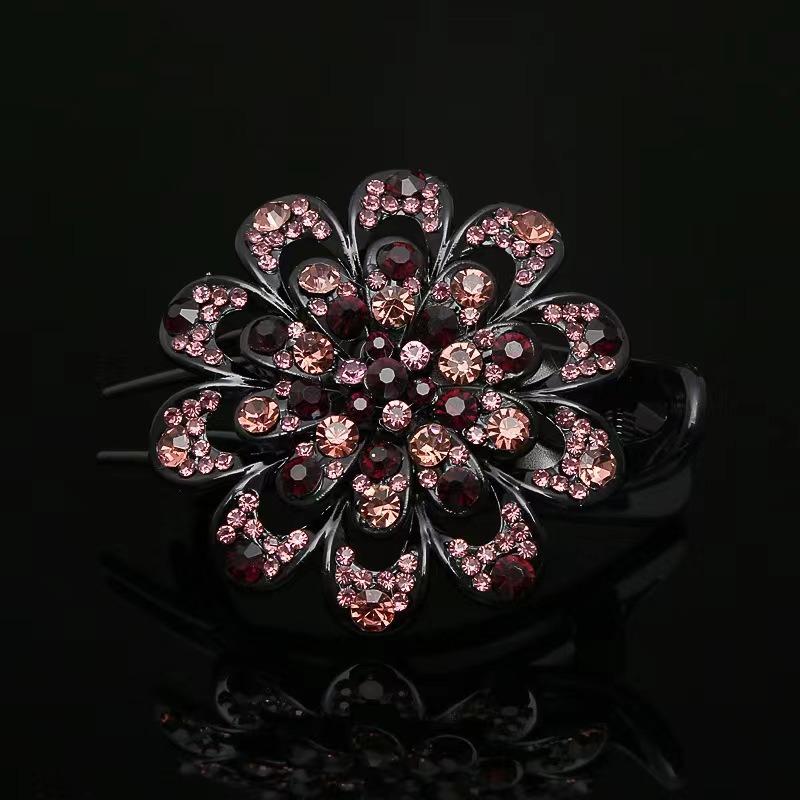 Retro Bun Hairpin with Three Teeth for Gripping. Fashionable Style Flower-shaped Three-toothed Duckbill Hairpin.