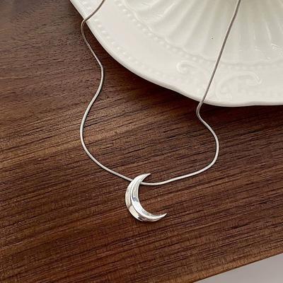 FY-0335 Fashionable Niche S925 Silver Moon Snake Bone Chain Necklace Stylish Metallic High-end Sweater Accessory