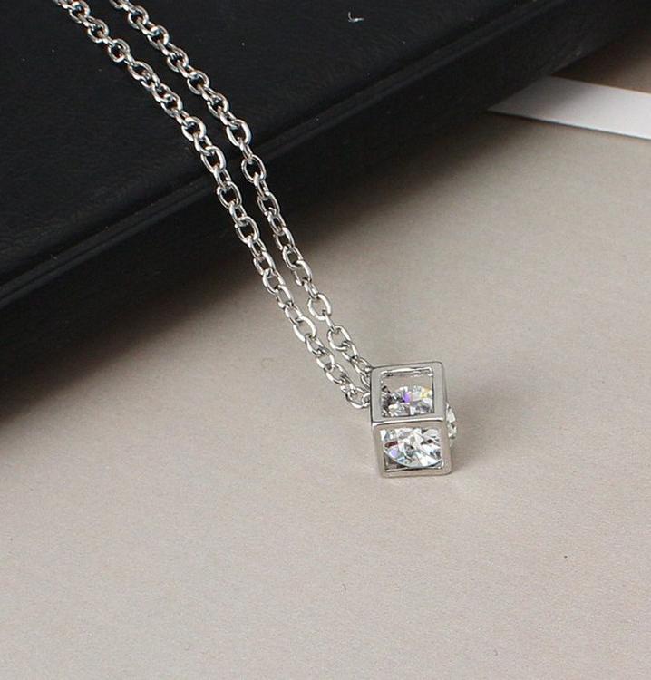 

Fashionable Love Cube Three-dimensional Necklace Shiny Charm Rhinestones Small Box Short Clavicle Chain Maxi Necklace & Pendants медный