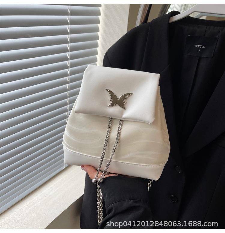 

Fashion chain small backpack 2025 new trendy Korean version niche backpack niche design travel bag student schoolbag бежевый