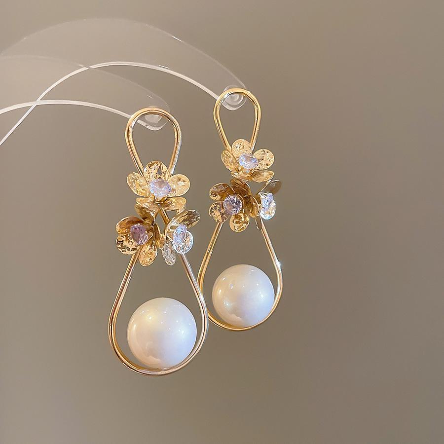 Elegant Pearl Petal Tassel Earrings - High-End, Versatile Design with a Touch of Luxury