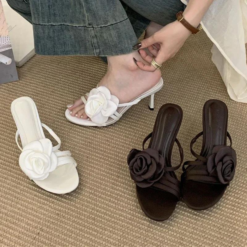 Mode Elegant Blume Schmalband Design Marke Damen Hausschuhe Sommer Offene Zehe Sexy Dünner Absatz Pantoletten Bequemer Satin Partyschuh
