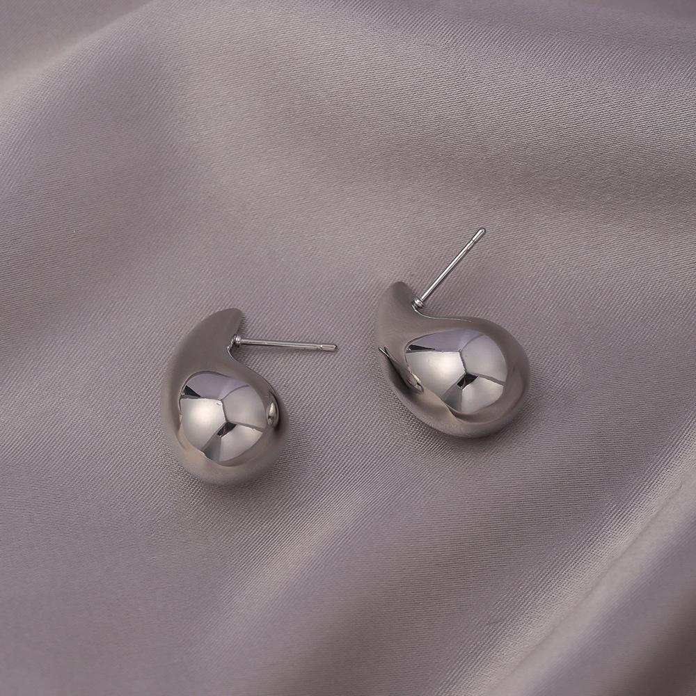 

2025 Серебряные серьги-пусеты Маленькая фасоль : Высококлассные, универсальные, уникальные женские украшения для ушей на весну/лето