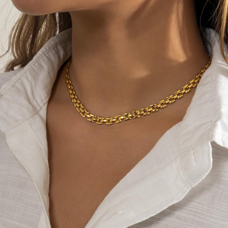 European and American Geometric Hollow Titanium Steel Necklace Women's Street Hip-hop Exaggerated Short Temperament Trend Does Not Fade