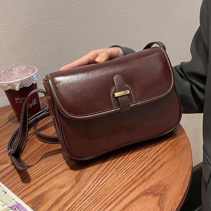 Leather women's bags, messenger bags, women's new cowhide small square bags, high-end texture and large-capacity commuter shoulder bags.