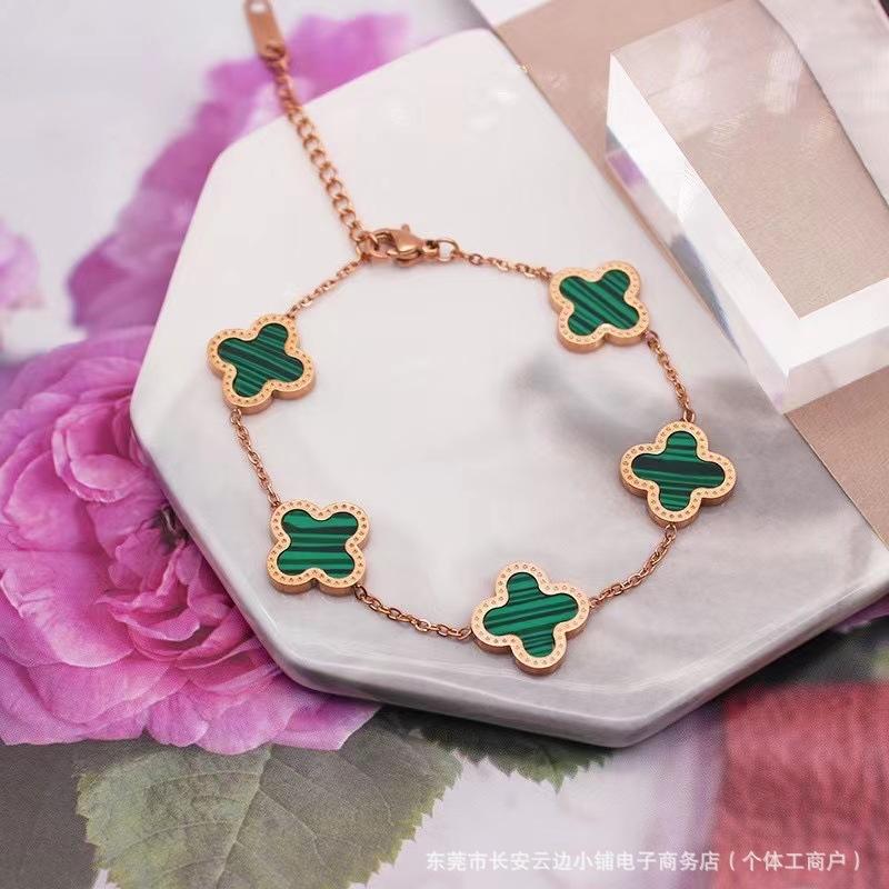 Lucky Titanium Steel Four-leaf Clover Hand 18k Double-sided Mother-of-pearl Colorless Titanium Steel Hand Jewelry