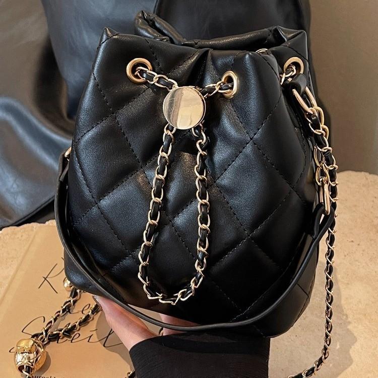 Chic Urban Minimalist Style Ladies Bag 2023 New Winter Fashion Diamond Grid Bucket Bag Niche Design Crossbody Bag чёрный