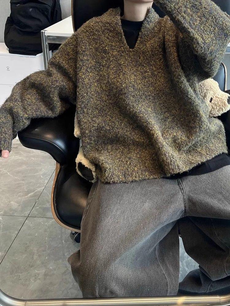 Niche Moss Green Knit V-neck Sweater - Autumn/Winter Loose Fit, Granular Texture.