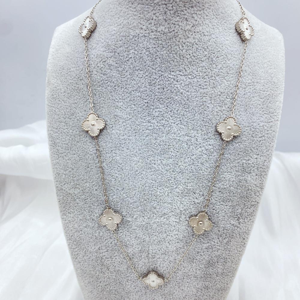 Collier de fleurs de trèfle à quatre feuilles pour la mode féminine, tempérament de luxe léger, chaîne de pull haut de gamme à sept fleurs