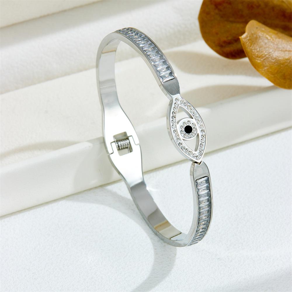 European and American Ins Style Retro Bracelet Light Luxury Versatile Bracelet Devil's Eye Women Fashion High-end Zircon 2026