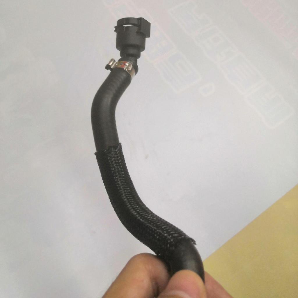 BMW G11/G12/G30/G31/G32 Cylinder Head Expansion Tank Hose (Part No. 17128602600)