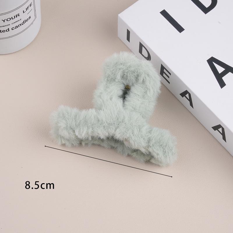 Large Milk Coffee Plush Claw Clip: Fluffy Autumn/Winter Hairpin for Women