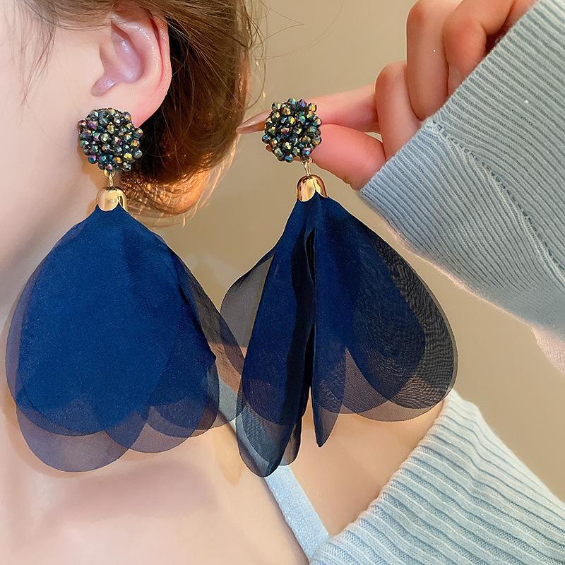 Dopamine petal mesh stud earrings new popular seaside vacation wind earrings exaggerated temperament versatile earrings wholesale